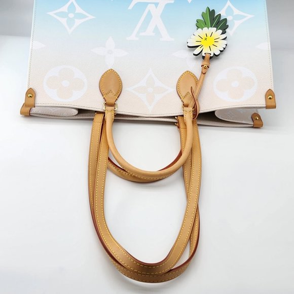 Louis Vuitton Monogram Giant By The Pool Onthego Blue Tote Super Mint Condition - Picture 5 of 8